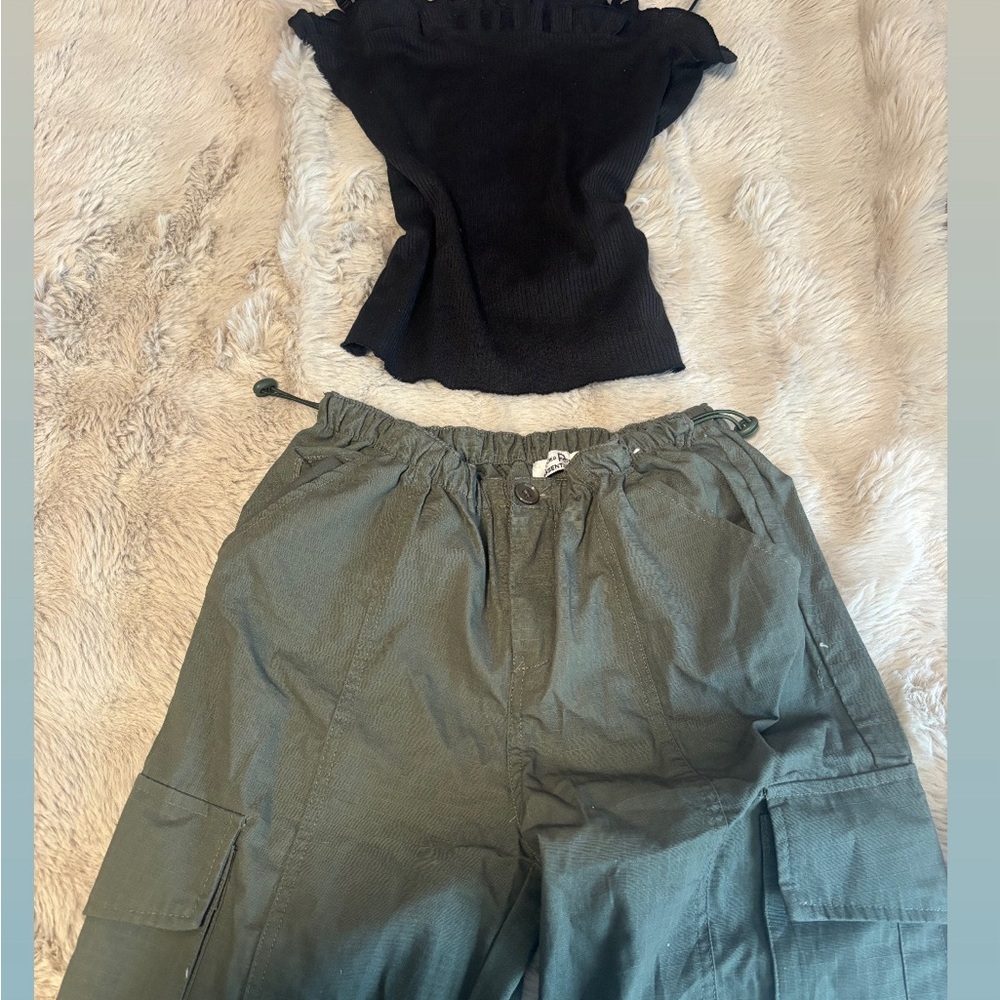 Green cargo pants